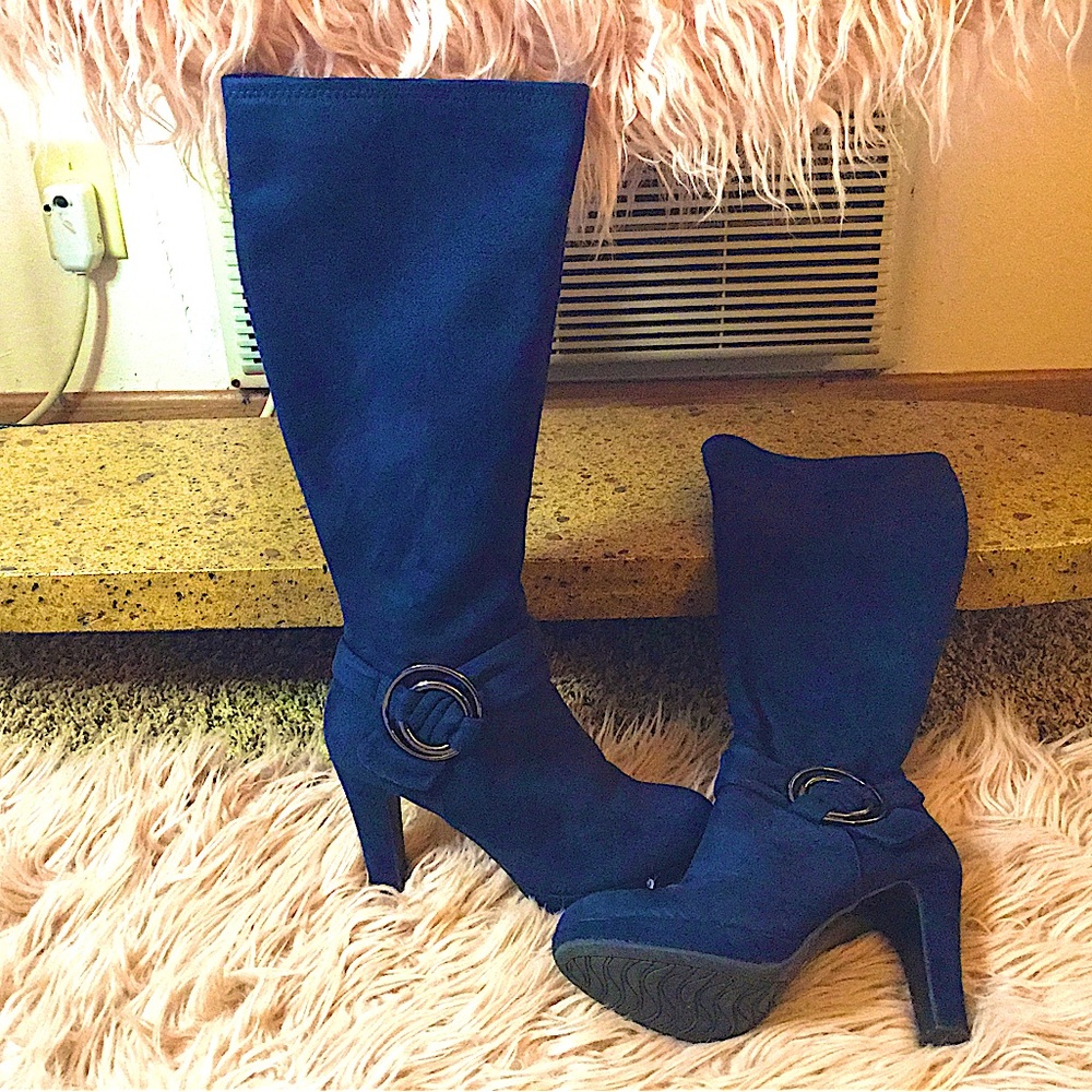 Love these Navy blues. Dainty.Flirty.Comfortable.Easy.Charming.Effortless